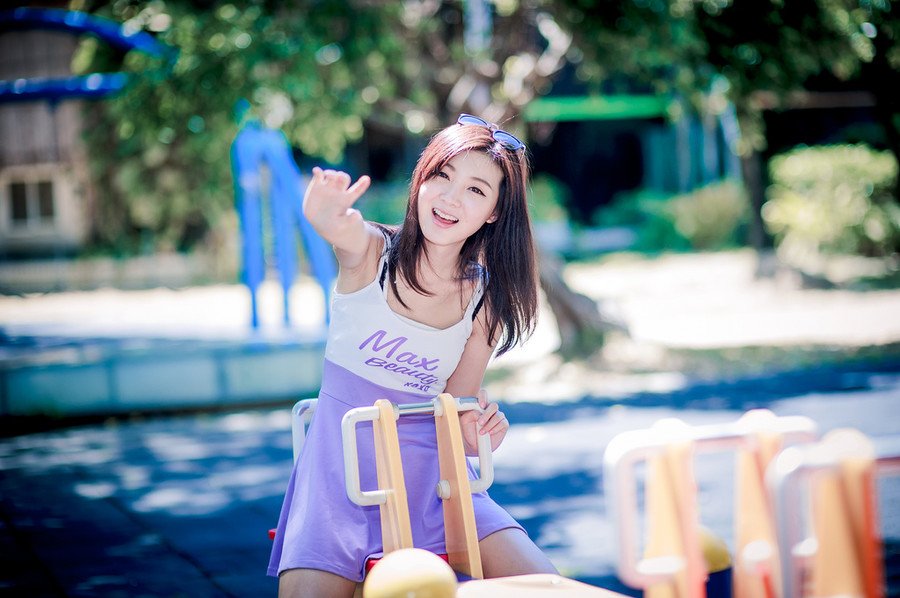 “那些辎重，就赏给这些人吧。”庞德看了一眼已经开始有些混乱的西域战士，皱了皱眉道，作为吕布帐下的精锐部队，对于刘备留下来的那些东西，可是不怎么看得上眼的，但那些兵器对于西域将士而言，还是很有吸引力的。